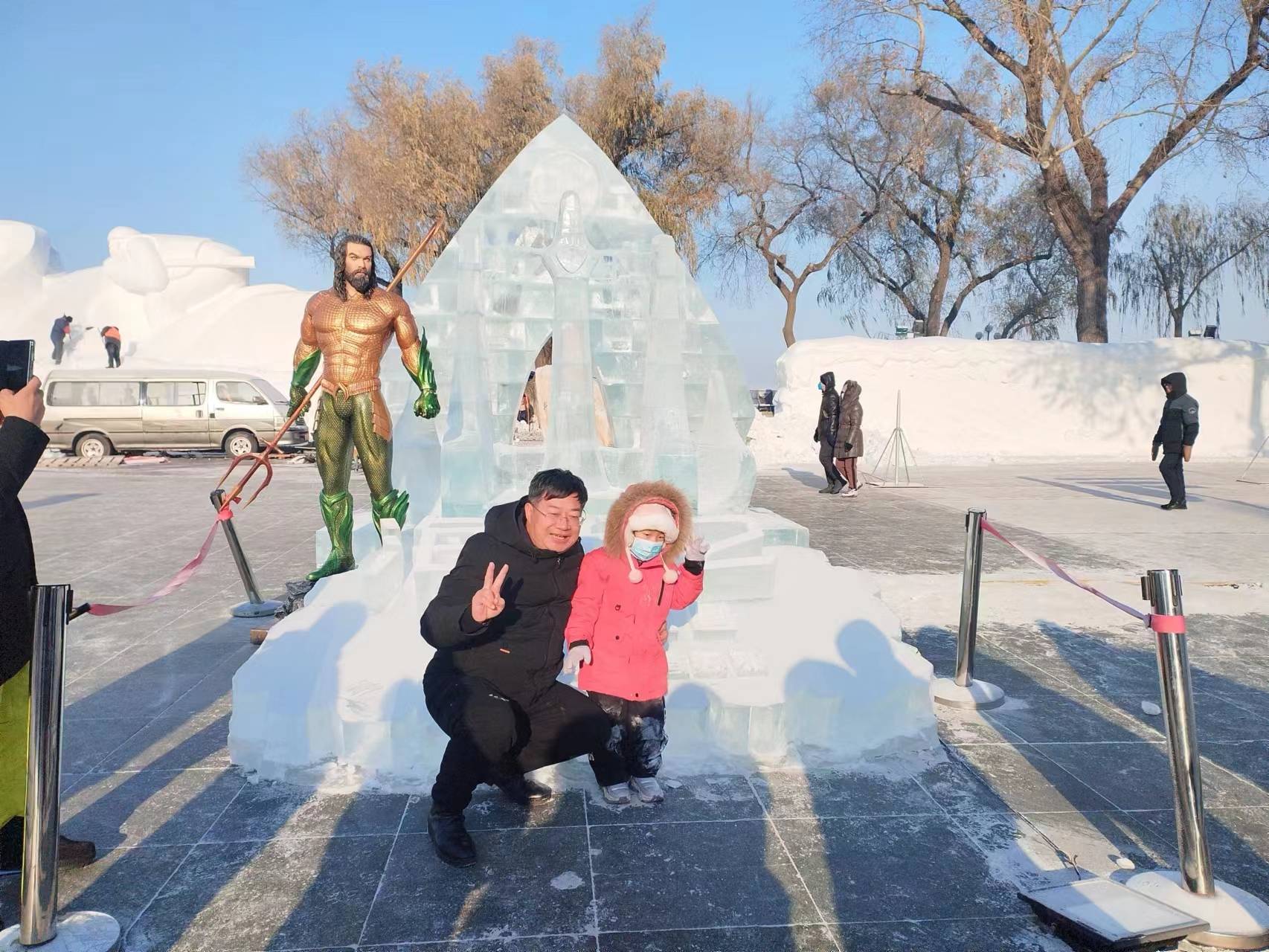 “哈尔滨出现海王2冰雕”冲上热搜，阅读量超1.4亿，冰雪联动，哈尔滨赢麻了