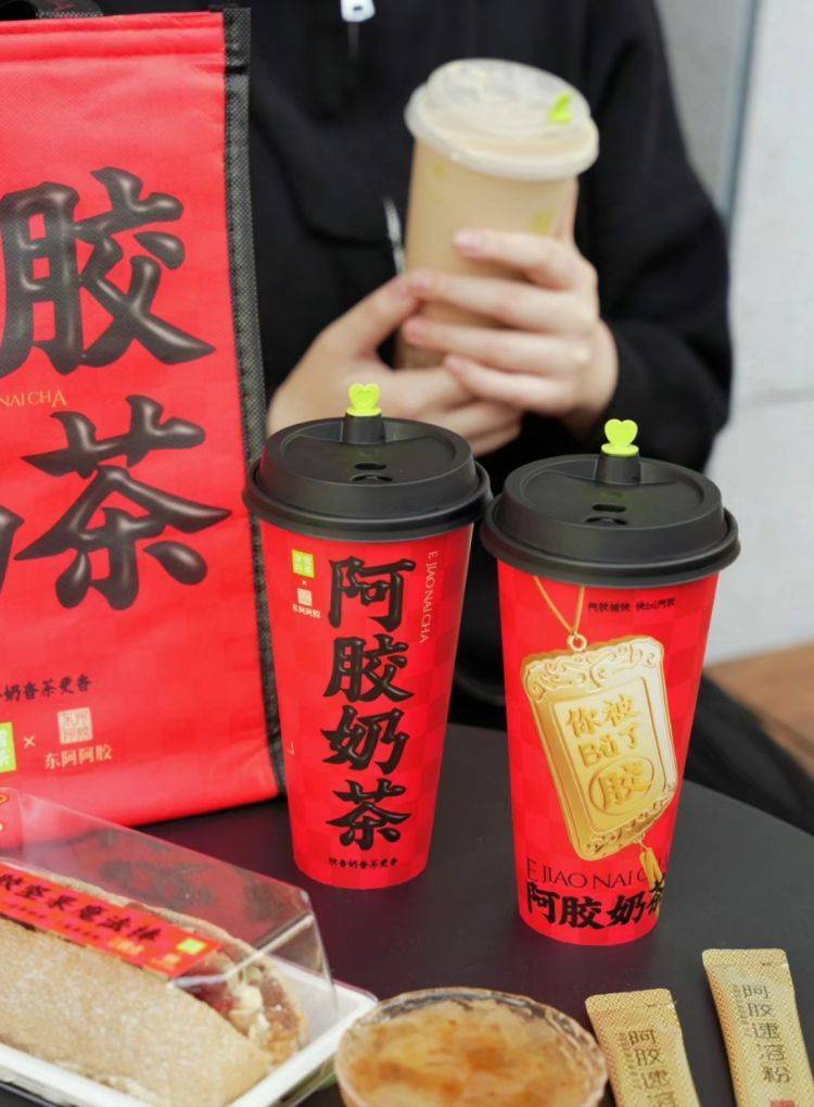 【原创】奈雪阿胶奶茶再上热搜！中式健康茶饮引发热议